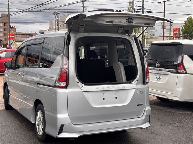 セレナ 4WD チェアキャブリフター Vセレクション