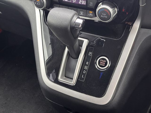 セレナ 4WD チェアキャブリフター Vセレクション