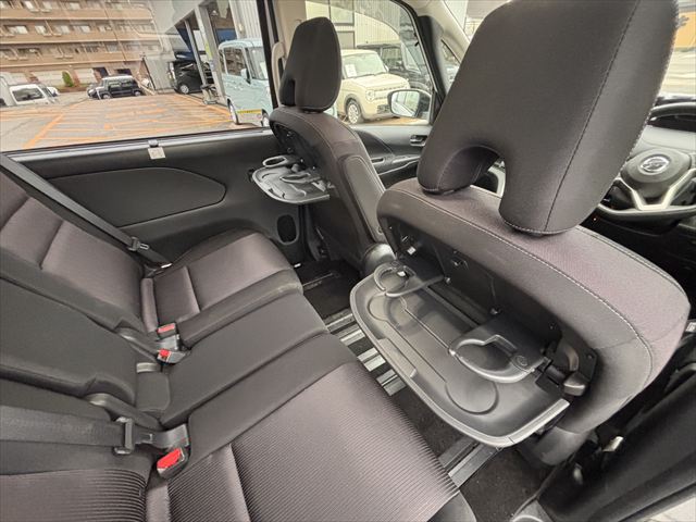 セレナ 4WD チェアキャブリフター Vセレクション