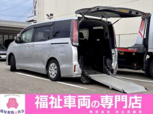 ノア X タイプ1 車いす2人 4WD