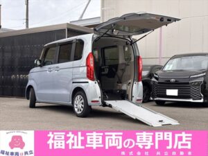 NBOX Gスロープ Lターボ 4WD