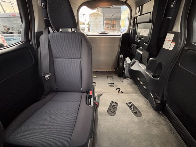 ノア X タイプ1 車いす2人 4WD