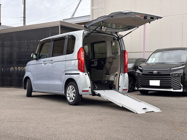 NBOX Gスロープ Lターボ 4WD