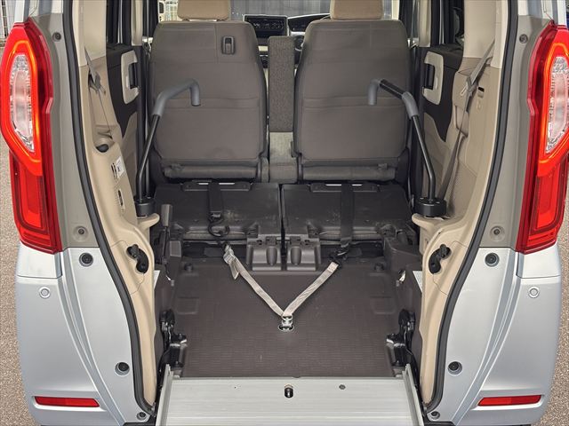 NBOX Gスロープ Lターボ 4WD