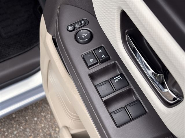 NBOX Gスロープ Lターボ 4WD