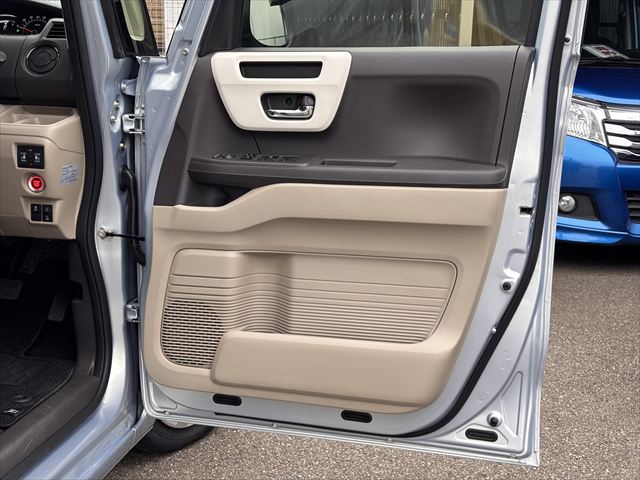 NBOX Gスロープ Lターボ 4WD