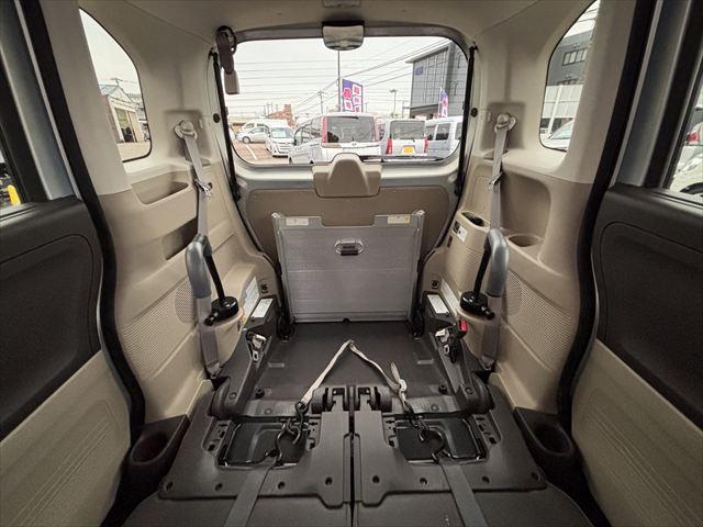 NBOX Gスロープ Lターボ 4WD