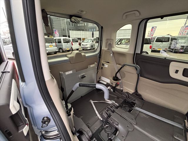 NBOX Gスロープ Lターボ 4WD