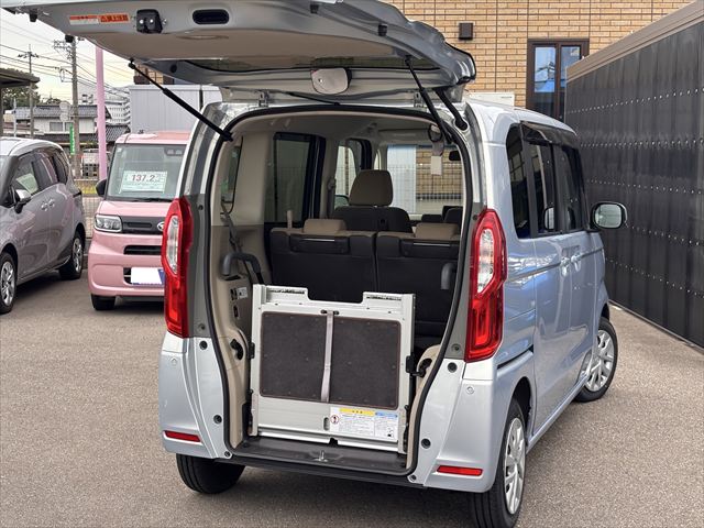 NBOX Gスロープ Lターボ 4WD