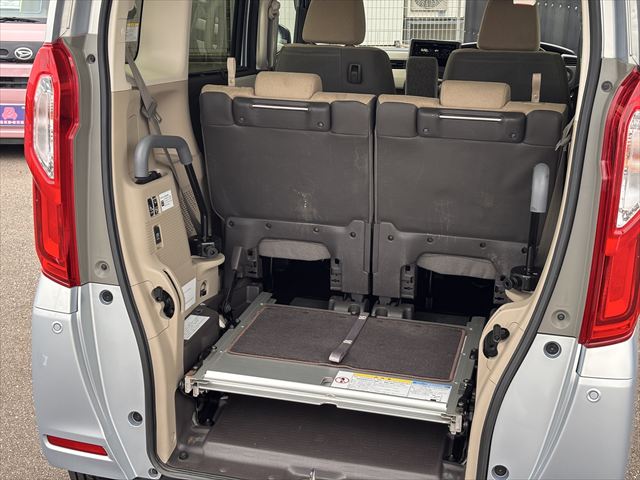 NBOX Gスロープ Lターボ 4WD