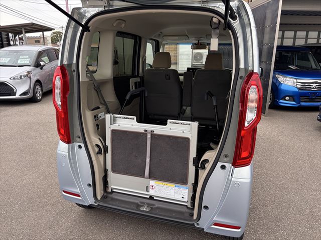 NBOX Gスロープ Lターボ 4WD