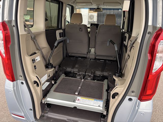 NBOX Gスロープ Lターボ 4WD