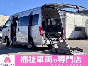NV350キャラバン チェアキャブ リアリフト 4WD 車いす4人