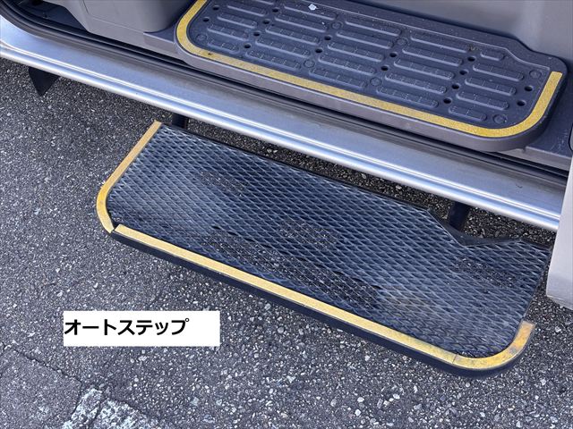 NV350キャラバン チェアキャブ リアリフト 4WD 車いす4人