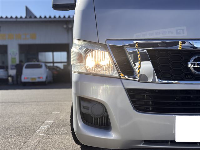 NV350キャラバン チェアキャブ リアリフト 4WD 車いす4人