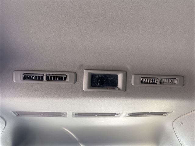 NV350キャラバン チェアキャブ リアリフト 4WD 車いす4人