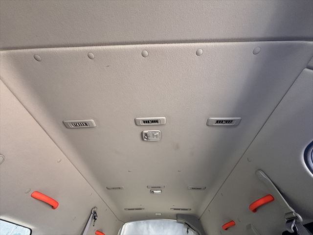 NV350キャラバン チェアキャブ リアリフト 4WD 車いす4人