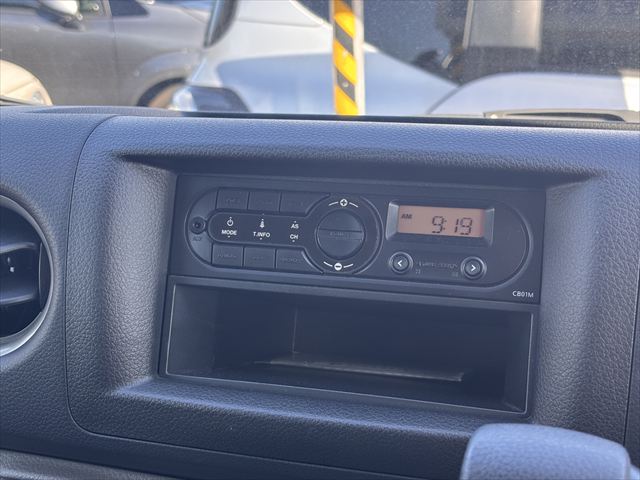 NV350キャラバン チェアキャブ リアリフト 4WD 車いす4人