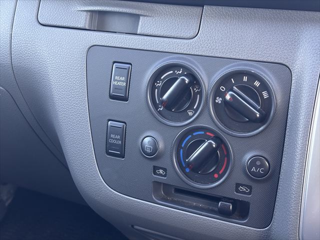 NV350キャラバン チェアキャブ リアリフト 4WD 車いす4人