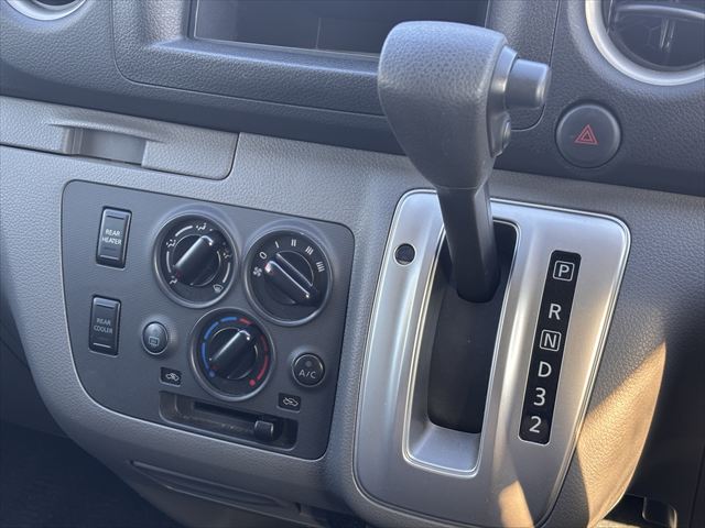 NV350キャラバン チェアキャブ リアリフト 4WD 車いす4人