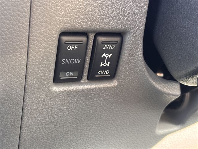 NV350キャラバン チェアキャブ リアリフト 4WD 車いす4人