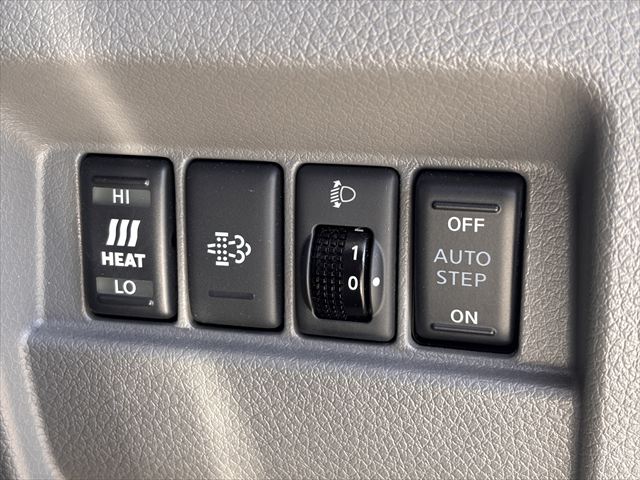 NV350キャラバン チェアキャブ リアリフト 4WD 車いす4人