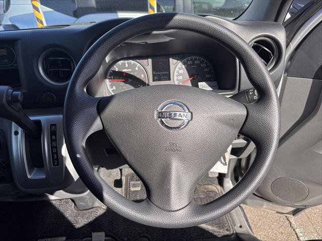 NV350キャラバン チェアキャブ リアリフト 4WD 車いす4人