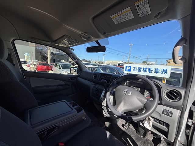 NV350キャラバン チェアキャブ リアリフト 4WD 車いす4人