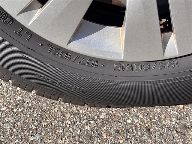 NV350キャラバン チェアキャブ リアリフト 4WD 車いす4人