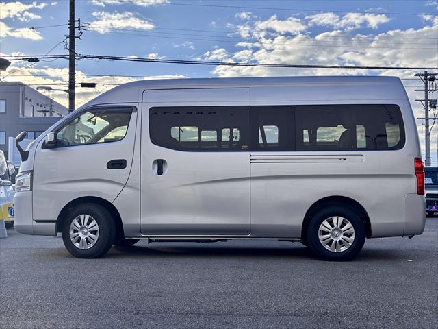 NV350キャラバン チェアキャブ リアリフト 4WD 車いす4人
