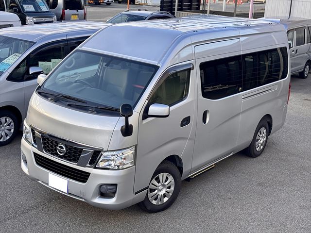 NV350キャラバン チェアキャブ リアリフト 4WD 車いす4人