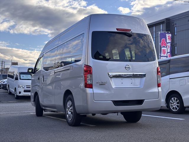 NV350キャラバン チェアキャブ リアリフト 4WD 車いす4人