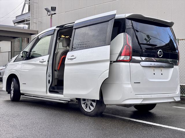 セレナ 送迎車 X 4WD