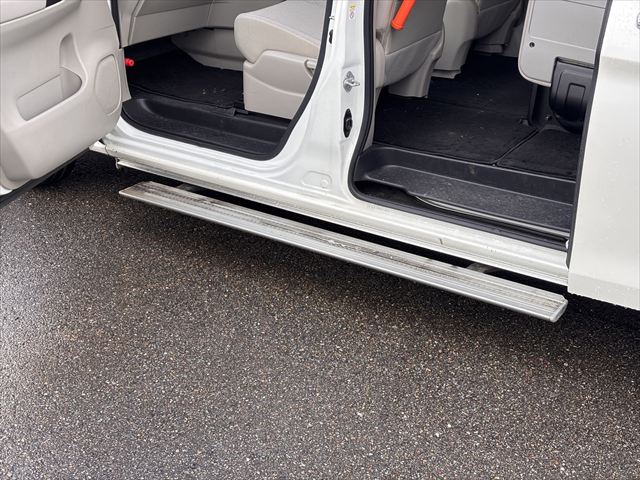 セレナ 送迎車 X 4WD