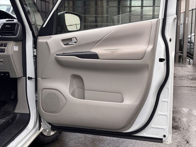 セレナ 送迎車 X 4WD