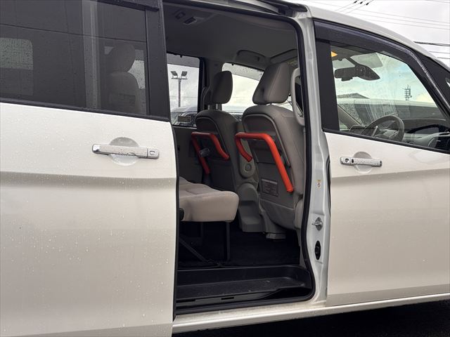 セレナ 送迎車 X 4WD