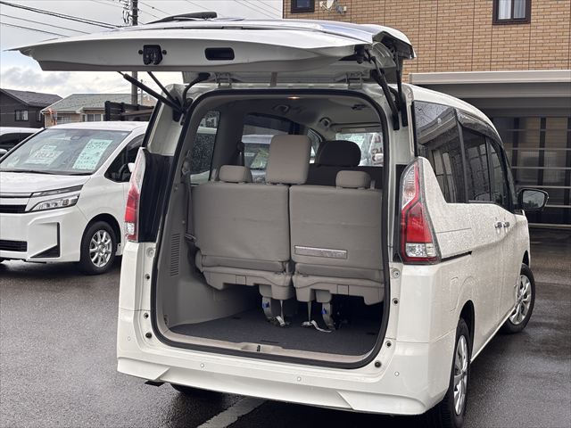 セレナ 送迎車 X 4WD