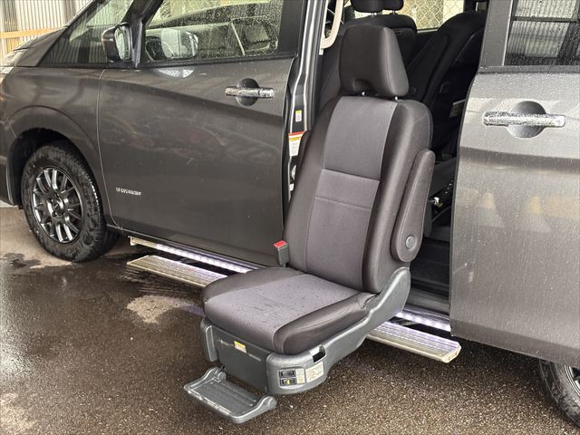 セレナ XV セカンドスライドアップシートXV 4WD