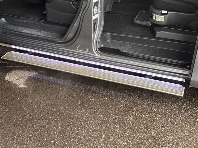 セレナ XV セカンドスライドアップシートXV 4WD