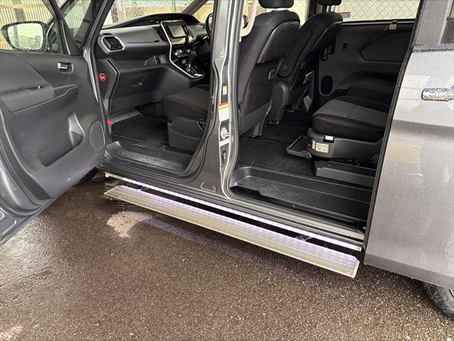 セレナ XV セカンドスライドアップシートXV 4WD