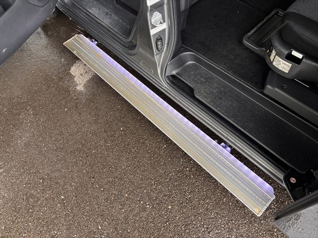 セレナ XV セカンドスライドアップシートXV 4WD