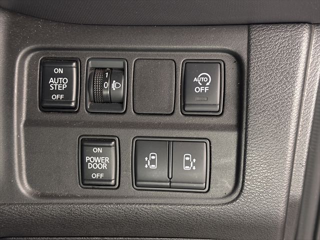 セレナ XV セカンドスライドアップシートXV 4WD