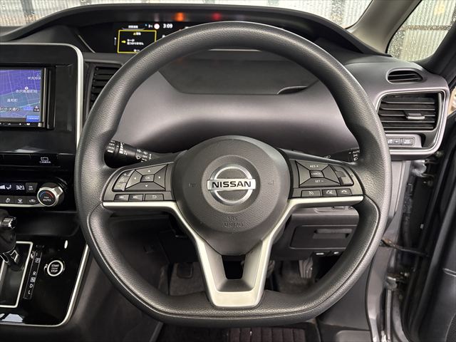 セレナ XV セカンドスライドアップシートXV 4WD