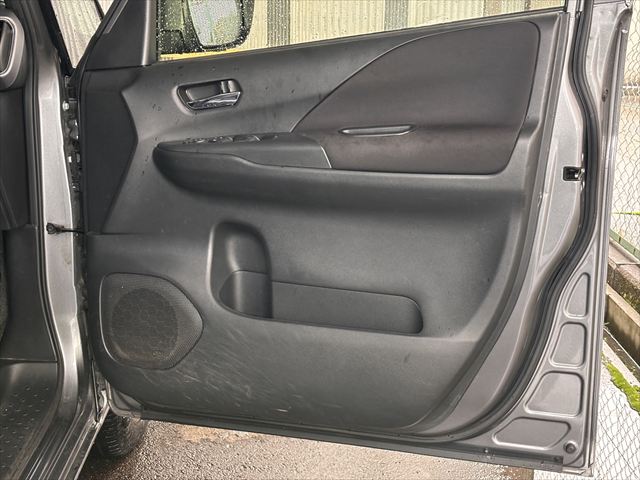 セレナ XV セカンドスライドアップシートXV 4WD