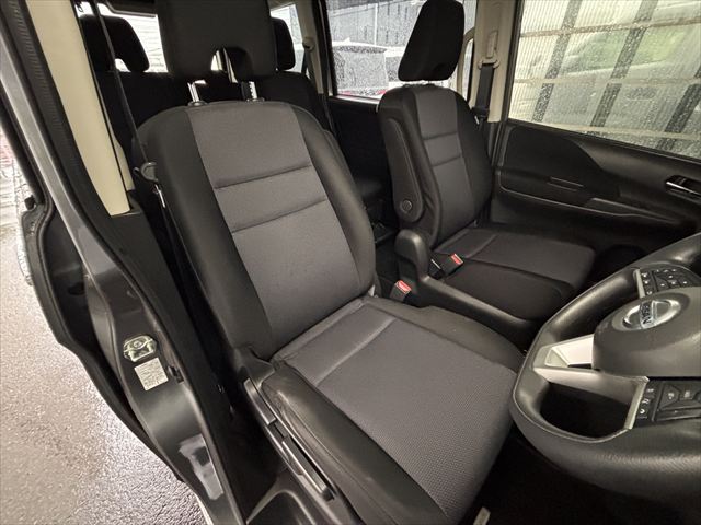 セレナ XV セカンドスライドアップシートXV 4WD