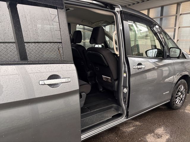 セレナ XV セカンドスライドアップシートXV 4WD