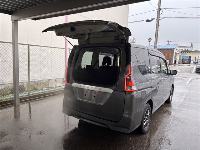 セレナ XV セカンドスライドアップシートXV 4WD