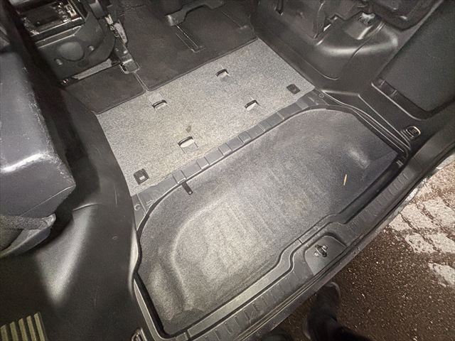 セレナ XV セカンドスライドアップシートXV 4WD