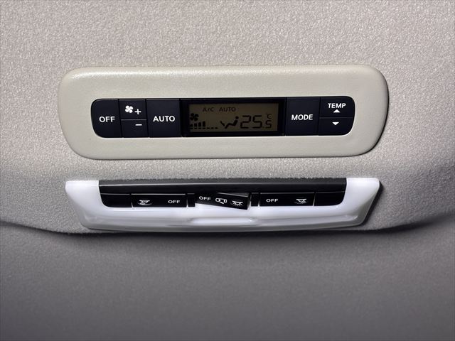 セレナ XV セカンドスライドアップシートXV 4WD