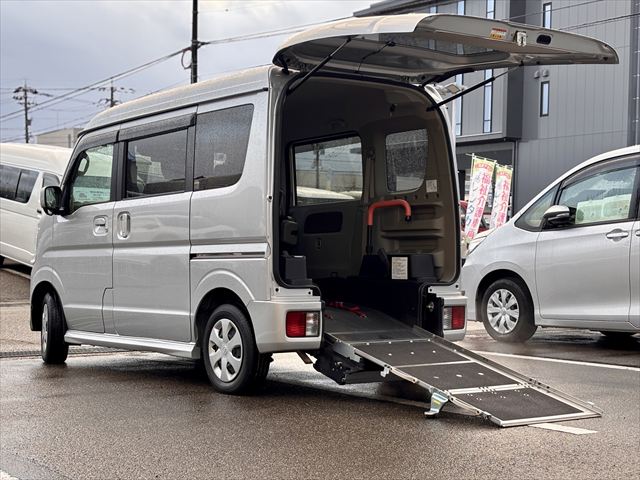 NV100 クリッパーリオチェアキャブ スロープ 4WD